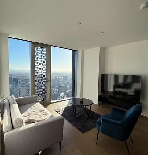 2 Bedroom Apartment With City Views Manchester
