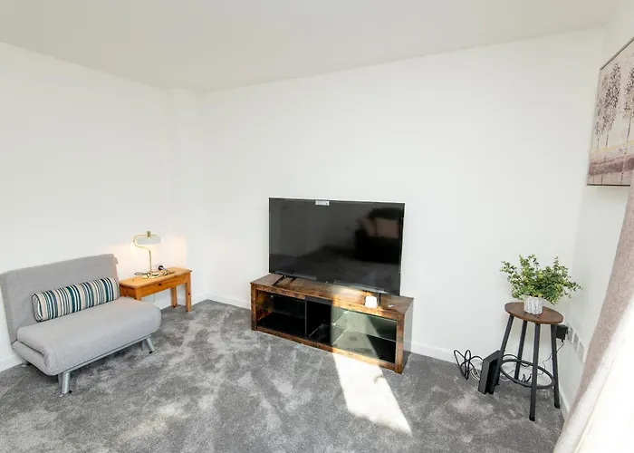 Manchester Cityside Deluxe Stay - 3 Bedroom House Great For Family With Free Parking & Garden