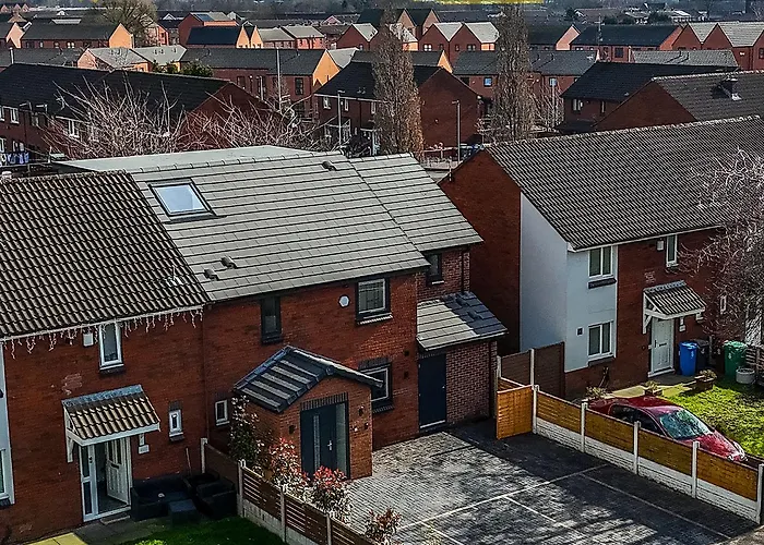 Luxury 8 Bed Home Manchester