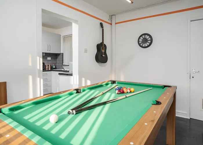 The Jade - Pool Table - Man Utd - City Centre - 4Bd Manchester