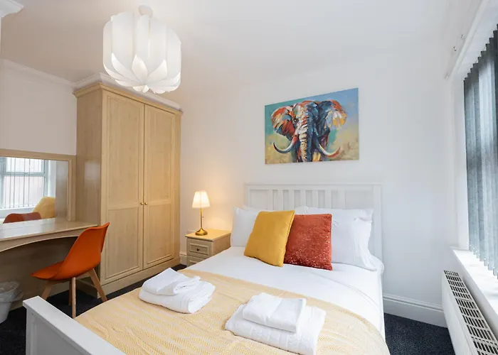 The Burton- Free Gated Parking Apartment Manchester