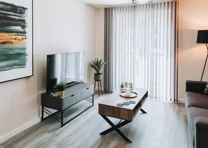 Apartment Near Manchester Centre Ideal Sport Or Gigs Sleeps 6 People