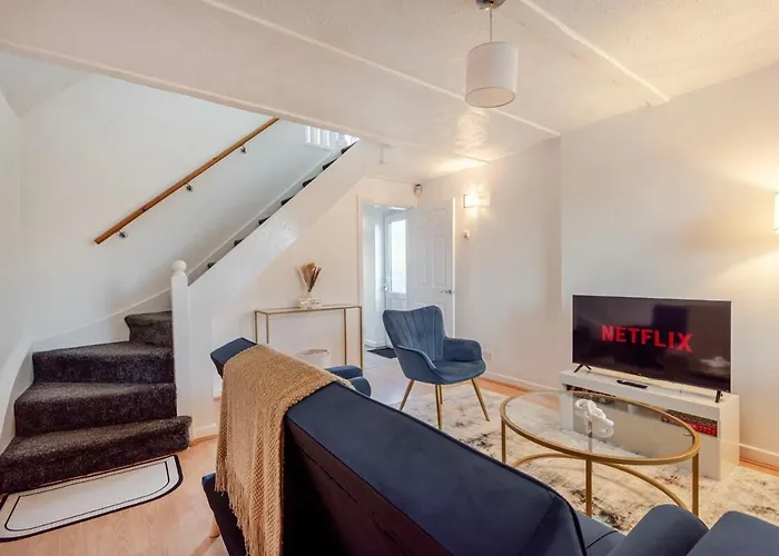 Entire Home With Free Parking Near Old Trafford, Media City & City Centre Manchester