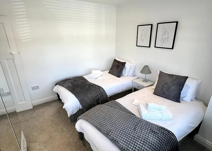 Spacious, Cosy & Stylish 3 Bed Home In Salford, Near Trafford Park - Free Parking Manchester