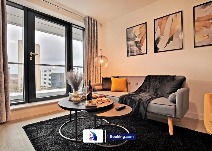 Modern 2 Bed, 2 Bath Apt With Ensuite By Avalora Short Lets & Serviced Accommodation Salford With Balcony, Near Tram Stop Salford Quays Manchester