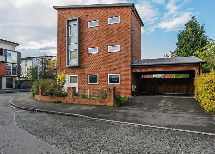 Spacious 4Bd 3Bt Home - Etihad - Coop - Pool Table - Free Parking Manchester