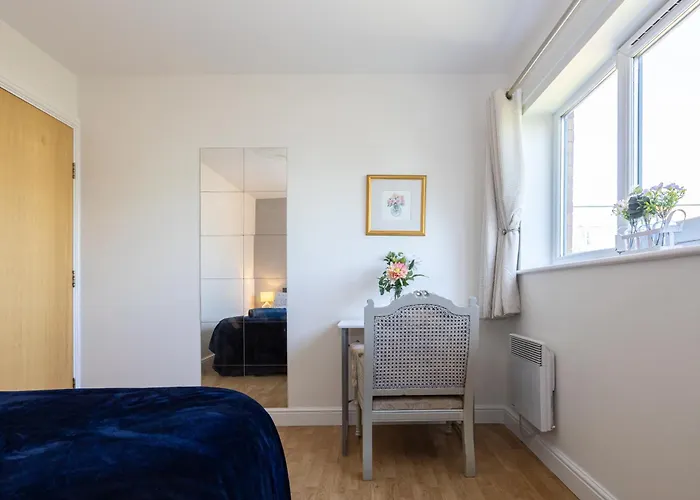 Cosy, Central 2 Bed Flat Parking Manchester