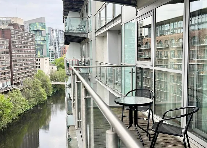 The Lowry River Executive 2 Bed Apartment Manchester