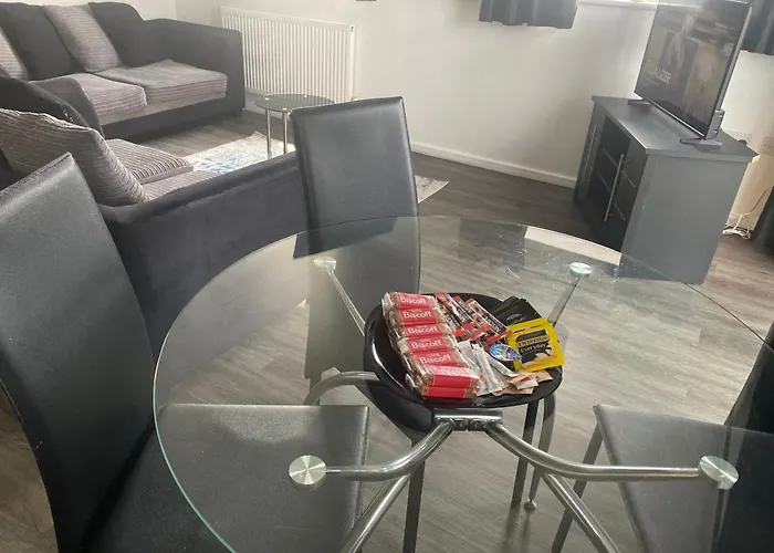 Stylish Spacious 2 Bed Apt Balcony Nr City Stadium Manchester