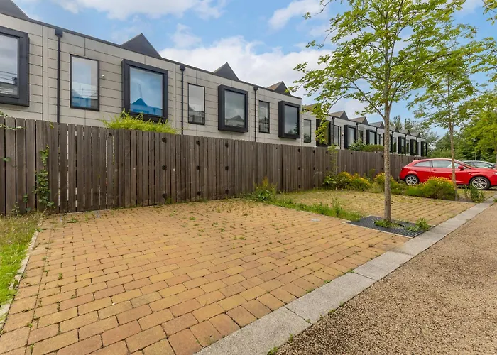 Large Townhouse 5 Beds With Two Parking Spaces - Manchester City Centre