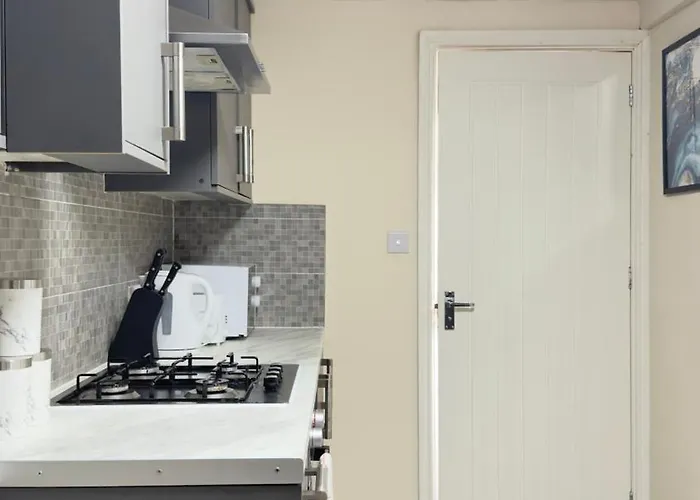 60, Stylish 3 Bedroom House - Free Parking Manchester