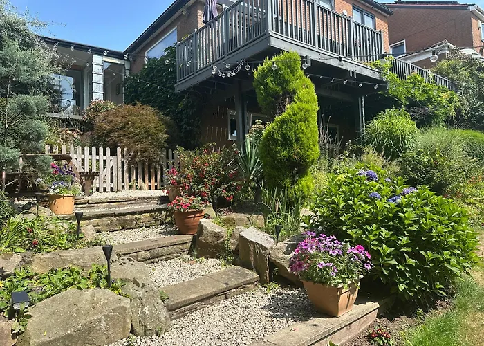The Garden Apartment, Near Airport & City Manchester