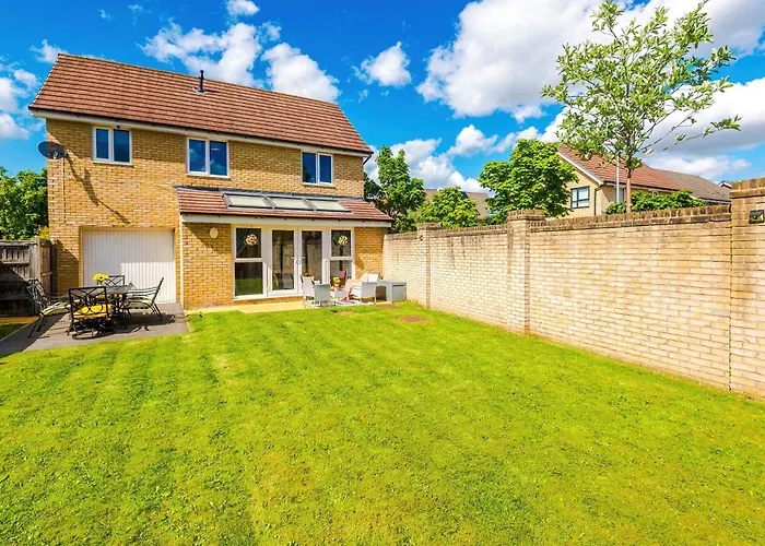 Stunning Riverside 3-Bed Home By 53 Degrees Property In Manchester With Garden & Free Parking!