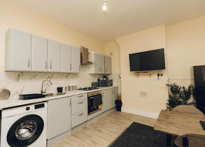 2 Beds Suburb Nestled Nook Apartment Manchester