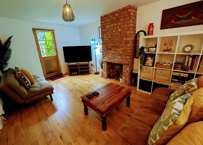 Detached House With Gated Parking In Whalley Range, Near Manchester City Centre