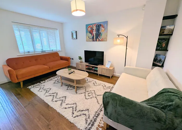 The Eastern Hive - King Bed, 3X Parking, Coop Live & Etihad Villa Manchester