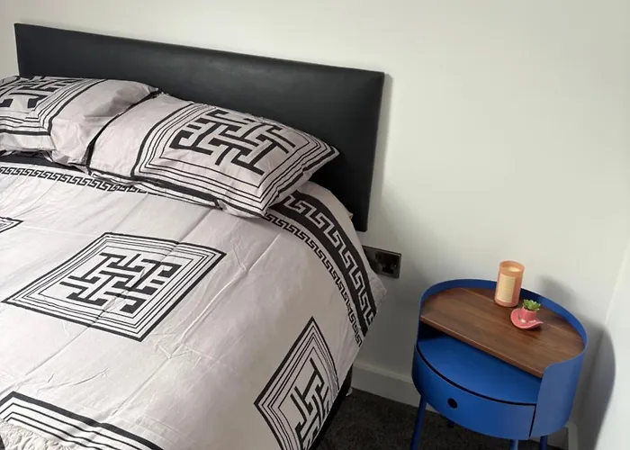 The Meadows - Flat 2 Apartment Manchester