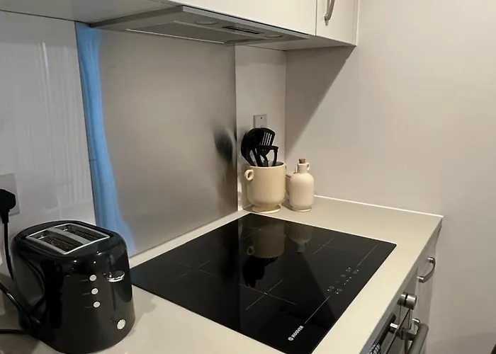 Modern Studio Retreat With Gym Access In Salford, Manchester