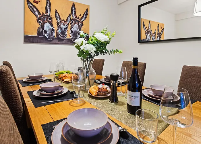 Forest View- Oasis Mural -Didsbury Zen Sleeps 10 Manchester