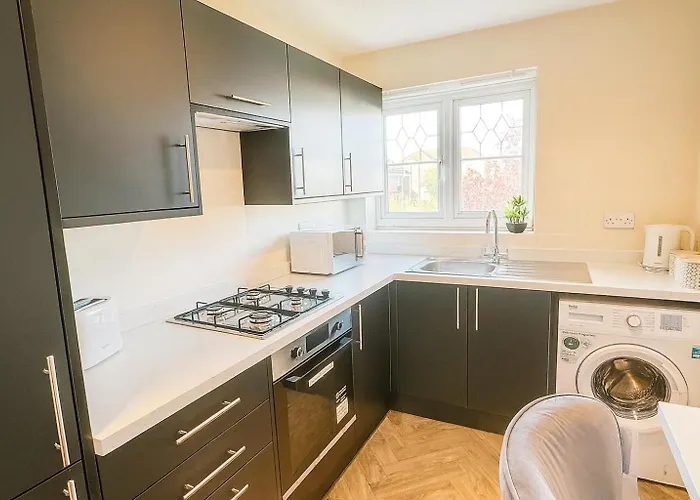 Manchester Stay Hub - 2Br With Free Parking, Near Airport & Attractions