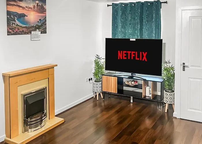 New Manchester City Getaway House With 2 Free Parking