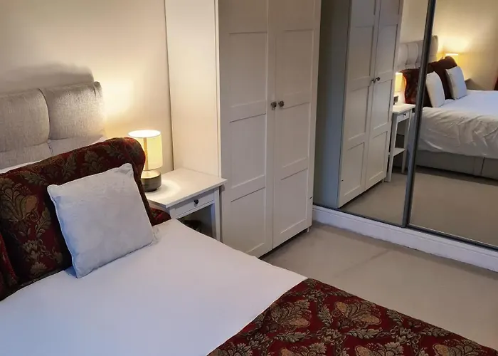 Comfy Salford Apartment 2 Bed 2 Bath & Parking Manchester