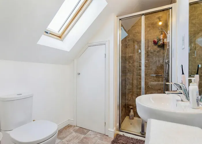 Spacious 4-Bedroom Home In Moston, Manchester