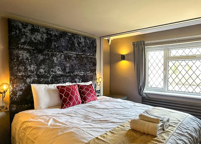 5Br Manchester Home Jacuzzi, Garden & Parking