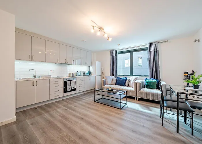 Spacious 2 Double Bedroom Apartment Near Manchester City Centre, Salford
