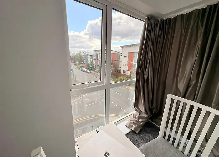 Luxury Rooms - Pick A Room - Free Parking & Kitchen Access, Near Etihad Stadium, The Coop Live & Piccadilly Station, Manchester