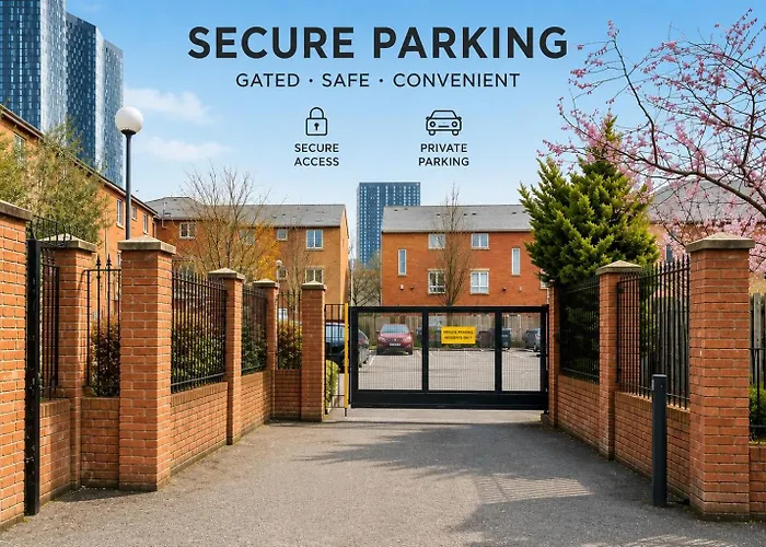 Large 5-Bed City Centre Townhouse With Secure Parking Manchester