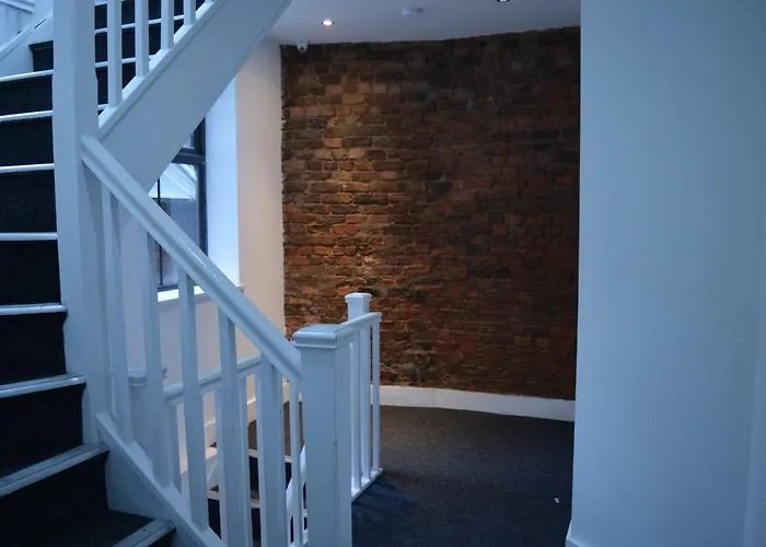 Spacious Shude Hill Apartment With Balcony Manchester