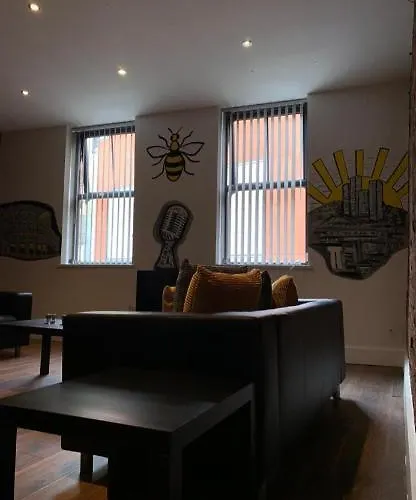 Spacious Shude Hill Apartment With Balcony