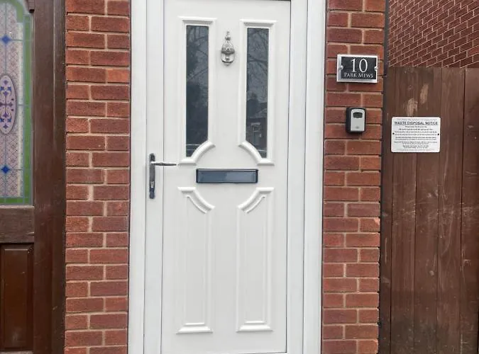 Modern Cosy 1 Bed Apartment Near City Centre~Double Bed~Parking