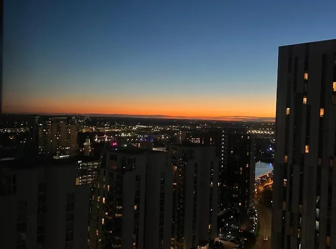 Luxury Apartment Near Media City