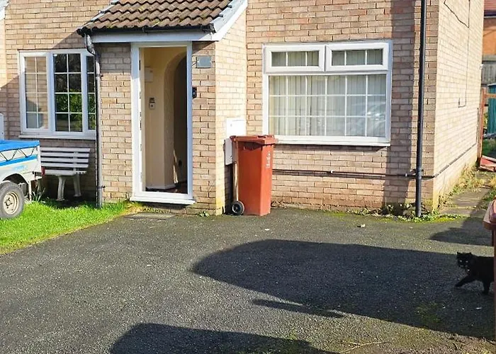 Entire 2 Bedroom House - Manchester
