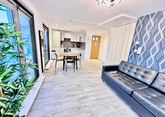 City Centre, Top Floor Apartment, Two Balconies
