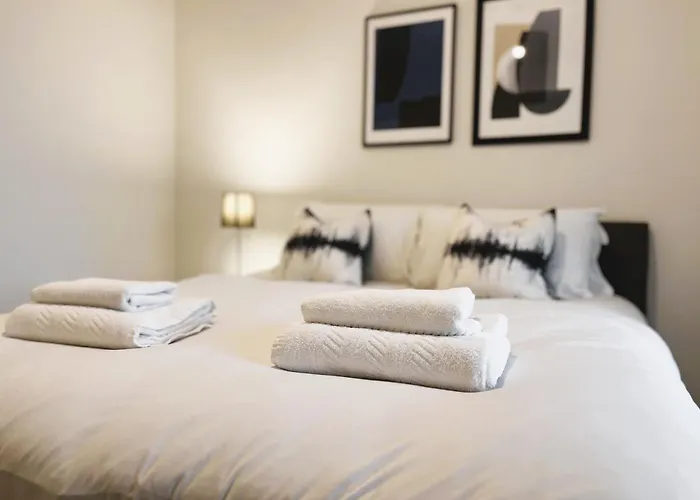 Fantastic One Bedroom Apartment Near Old Trafford Stadium