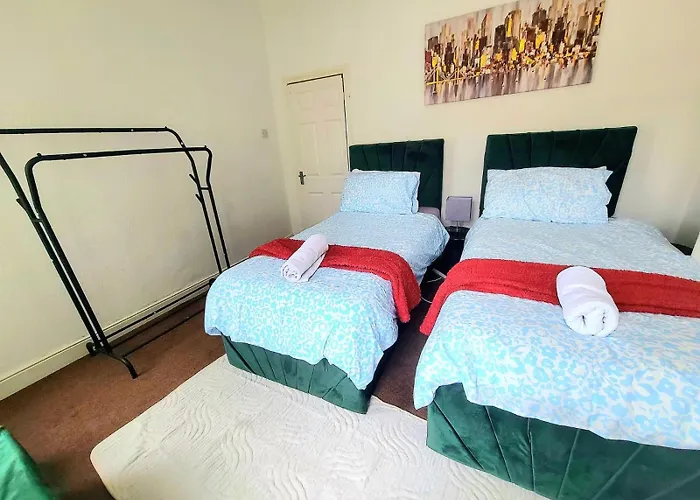 Business Friendly 2Br House Sleeps 5, Wi-Fi, Workspace & Free Parking